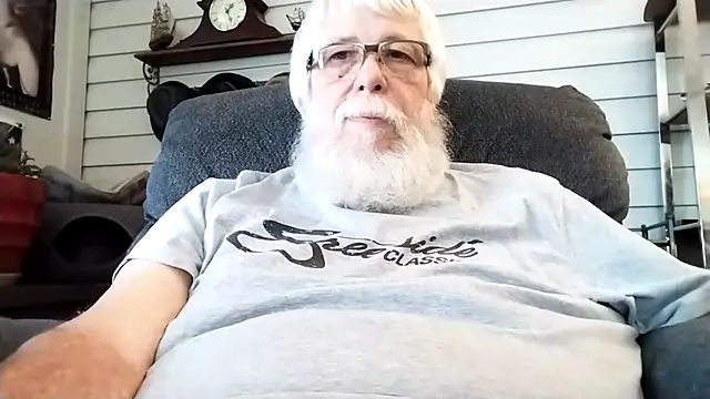 Snapshot of Futura_intx chatting on December 2, 2025, 7:26 pm Futura intx online show from December 2, 2025, 7:26 pm