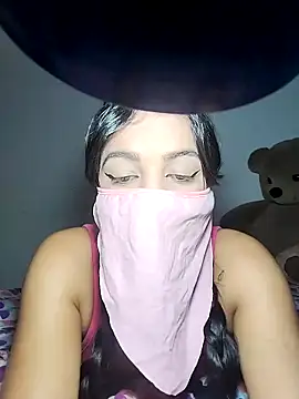 lucianamorales online show from March 17, 2025, 8:09 pm