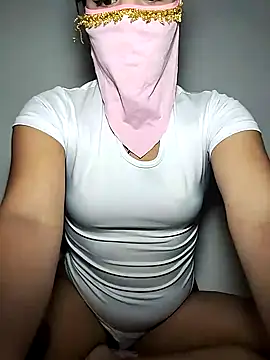 lucianamorales online show from January 17, 2025, 11:29 pm