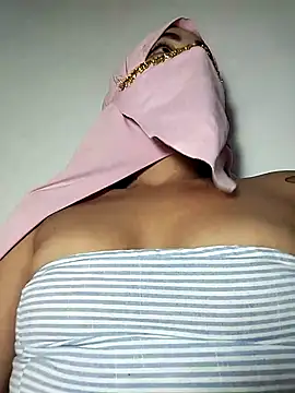 lucianamorales online show from February 23, 2025, 8:17 am