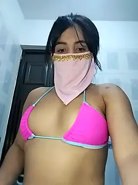 lucianamorales online show from March 13, 2025, 7:17 pm