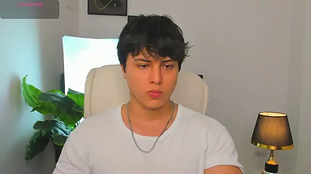 Snapshot of Thom_Ohtani chatting on February 26, 2025, 11:41 pm Thom Ohtani online show from February 26, 2025, 11:41 pm