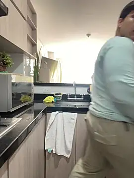 Snapshot of Thom_Ohtani chatting on October 28, 2025, 7:24 pm Thom Ohtani online show from October 28, 2025, 7:24 pm