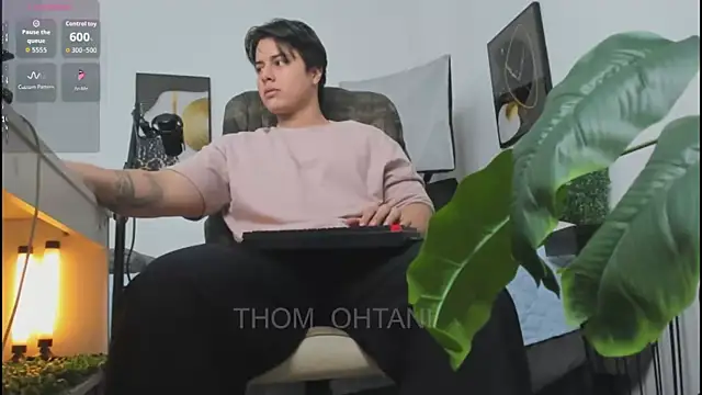Snapshot of Thom_Ohtani chatting on May 3, 2026, 9:51 pm Thom Ohtani online show from May 3, 2026, 9:51 pm
