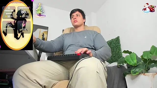 Snapshot of Thom_Ohtani chatting on November 25, 2025, 1:28 am Thom Ohtani online show from November 25, 2025, 1:28 am