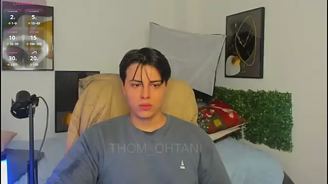 Snapshot of Thom_Ohtani chatting on May 17, 2026, 12:54 am Thom Ohtani online show from May 17, 2026, 12:54 am
