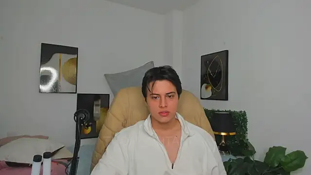 Snapshot of Thom_Ohtani chatting on April 28, 2026, 4:22 pm Thom Ohtani online show from April 28, 2026, 4:22 pm