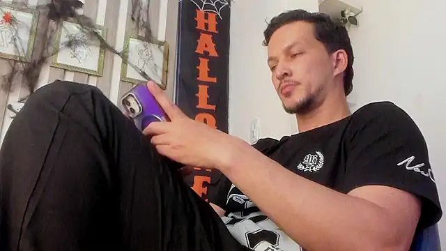 Snapshot of Oliverssmith chatting on October 30, 2025, 11:45 pm Oliverssmith online show from October 30, 2025, 11:45 pm