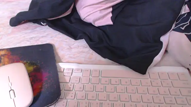 Snapshot of loirascorpio chatting on November 19, 2025, 1:22 pm loirascorpio online show from November 19, 2025, 1:22 pm