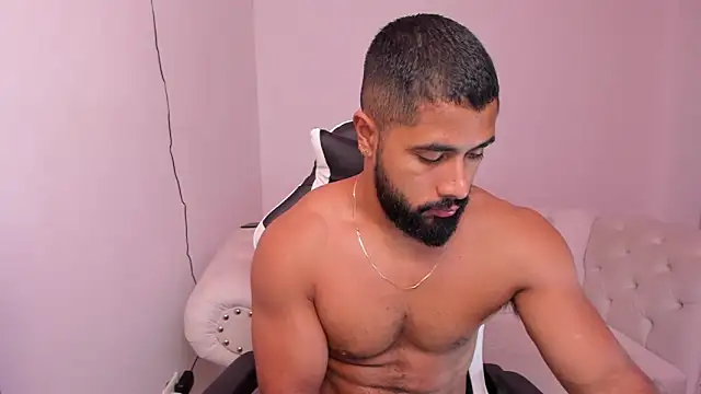 Snapshot of Santiago_huntt chatting on February 4, 2025, 3:47 pm Santiago huntt online show from February 4, 2025, 3:47 pm