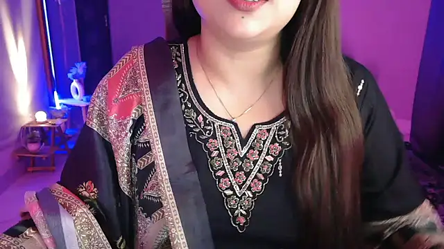 Snapshot of Mitikaa chatting on December 20, 2025, 2:20 pm Mitikaa online show from December 20, 2025, 2:20 pm