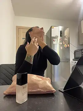 Snapshot of NNNoire chatting on November 26, 2025, 11:21 am NNNoire online show from November 26, 2025, 11:21 am