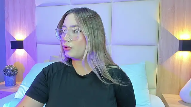 Snapshot of antonella_cutie_ chatting on October 24, 2025, 2:16 pm antonella cutie online show from October 24, 2025, 2:16 pm