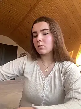 mewKate online show from March 19, 2025, 3:40 pm