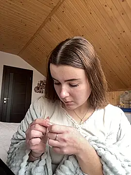 mewKate online show from March 18, 2025, 2:06 pm