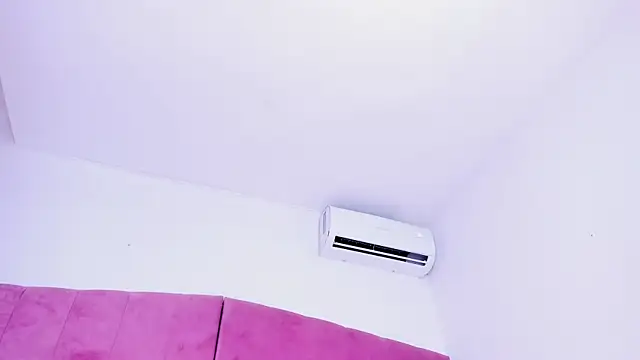 Bonnie 30  online show from February 4, 2025, 7:33 pm