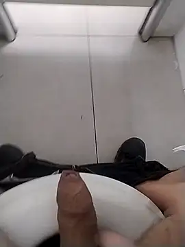 Snapshot of engineer_1980 chatting on April 9, 2026, 11:27 am engineer 1980 online show from April 9, 2026, 11:27 am