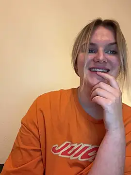 shiny bunnyyy online show from January 5, 2025, 9:03 pm