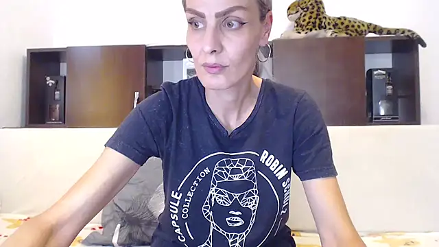 AshlineKatte online show from October 24, 2025, 12:15 pm