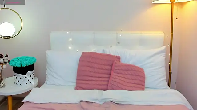 LiluDav online show from April 18, 2026, 5:21 am