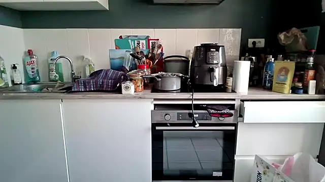 sweetinside  online show from April 5, 2026, 6:31 am