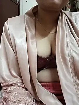 karishma kappur online show from February 18, 2025, 4:14 pm