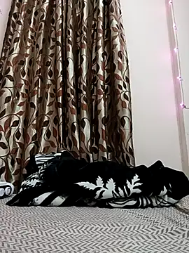 karishma kappur online show from February 19, 2025, 6:00 pm