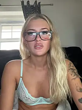 PrettyPrincess69x online show from January 13, 2025, 12:02 pm