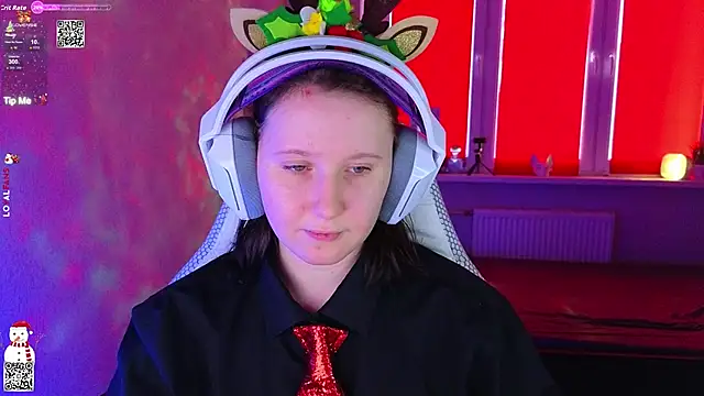 Snapshot of mon_lola chatting on December 16, 2025, 8:51 am mon lola online show from December 16, 2025, 8:51 am