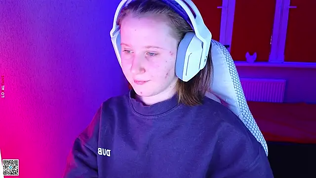 Snapshot of mon_lola chatting on November 13, 2025, 4:00 pm mon lola online show from November 13, 2025, 4:00 pm