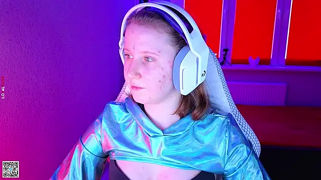 Snapshot of mon_lola chatting on November 26, 2025, 10:15 am mon lola online show from November 26, 2025, 10:15 am