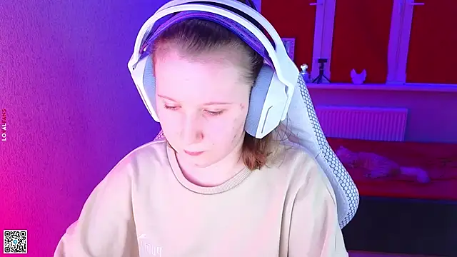 Snapshot of mon_lola chatting on November 14, 2025, 2:54 pm mon lola online show from November 14, 2025, 2:54 pm