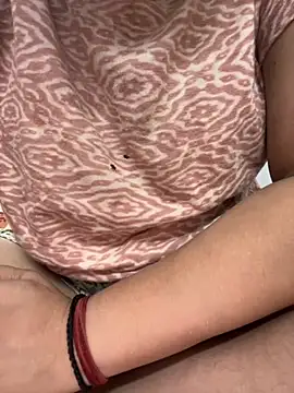 Snapshot of Red-Magic-25 chatting on October 12, 2025, 6:15 am Red-Magic-25 online show from October 12, 2025, 6:15 am