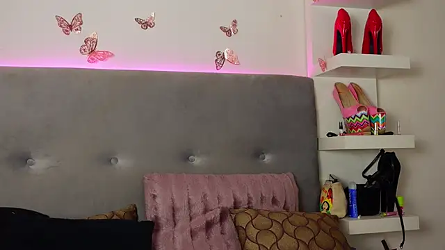 Snapshot of TanyaKros chatting on November 25, 2025, 5:52 am TanyaKros online show from November 25, 2025, 5:52 am