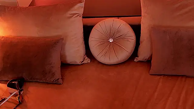 Snapshot of RubyLuxee chatting on March 27, 2026, 5:38 am RubyLuxee online show from March 27, 2026, 5:38 am