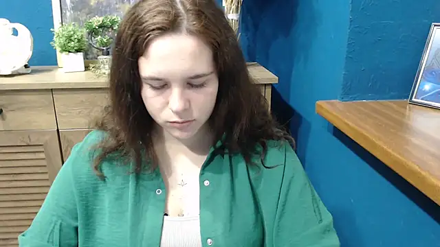 mini girly online show from November 5, 2025, 11:46 am