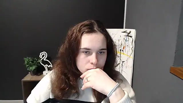 mini girly online show from March 18, 2025, 1:12 pm