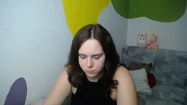 mini girly online show from November 14, 2025, 2:32 pm