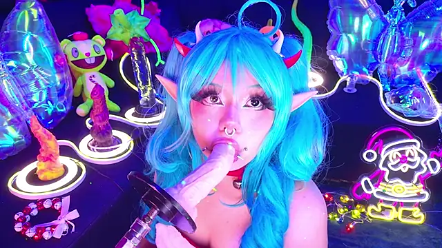 Snapshot of LaytonBox chatting on December 18, 2025, 2:10 pm LaytonBox online show from December 18, 2025, 2:10 pm