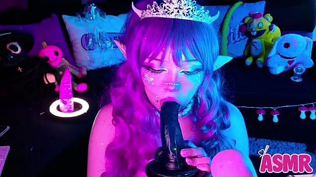 Snapshot of LaytonBox chatting on October 27, 2025, 2:18 pm LaytonBox online show from October 27, 2025, 2:18 pm