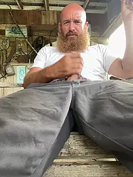 Snapshot of 32XRedBeard chatting on July 16, 2026, 11:24 pm 32XRedBeard online show from July 16, 2026, 11:24 pm