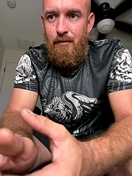 Snapshot of 32XRedBeard chatting on October 10, 2025, 1:17 am 32XRedBeard online show from October 10, 2025, 1:17 am