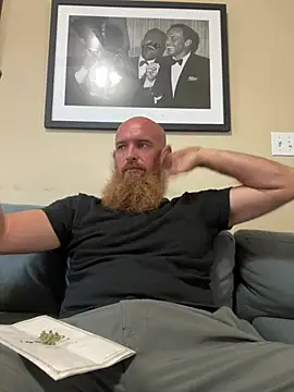 Snapshot of 32XRedBeard chatting on July 11, 2026, 2:06 pm 32XRedBeard online show from July 11, 2026, 2:06 pm