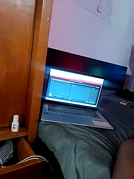 Snapshot of CrystalFox_Ofc chatting on October 19, 2025, 8:22 pm CrystalFox Ofc online show from October 19, 2025, 8:22 pm