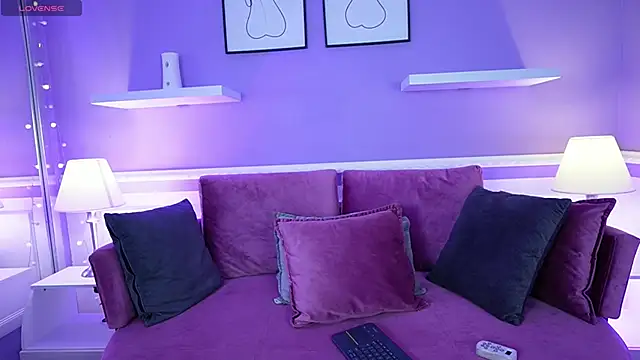 Snapshot of Emma_Walkerr_ chatting on March 18, 2025, 1:13 am Emma Walkerr online show from March 18, 2025, 1:13 am