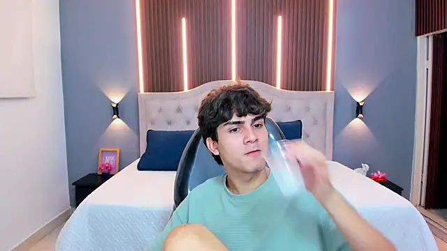 Tommy18   online show from April 9, 2026, 6:19 am