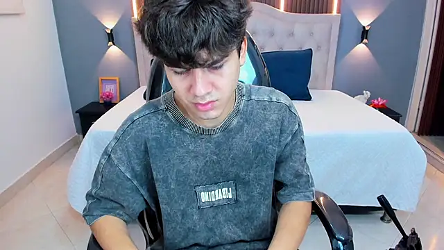 Tommy18   online show from April 10, 2026, 3:24 am