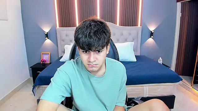 Snapshot of Tommy18__ chatting on June 5, 2026, 3:33 am Tommy18 online show from June 5, 2026, 3:33 am