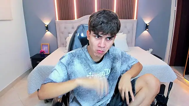 Tommy18   online show from March 3, 2026, 3:35 am