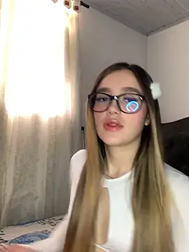 Snapshot of LunaShine_ chatting on January 16, 2025, 9:40 pm LunaShine online show from January 16, 2025, 9:40 pm